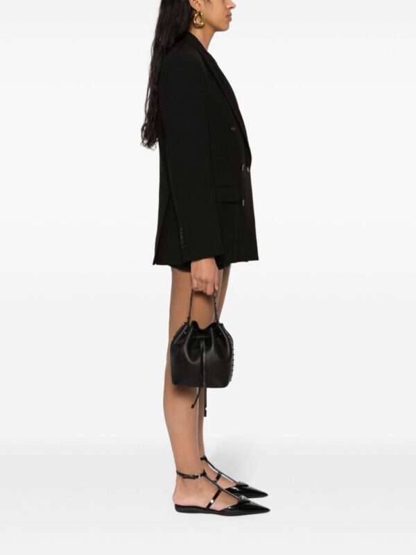 22659847_52664560_1000.jpg Valentino Garavani Rockstud leather bucket bag