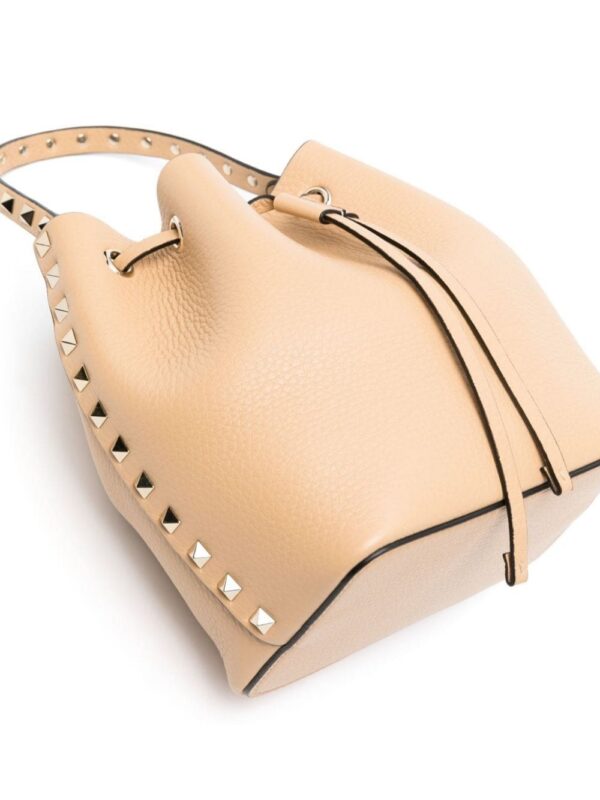 22686879_52748767_1000.jpg Valentino Garavani Rockstud leather bucket bag