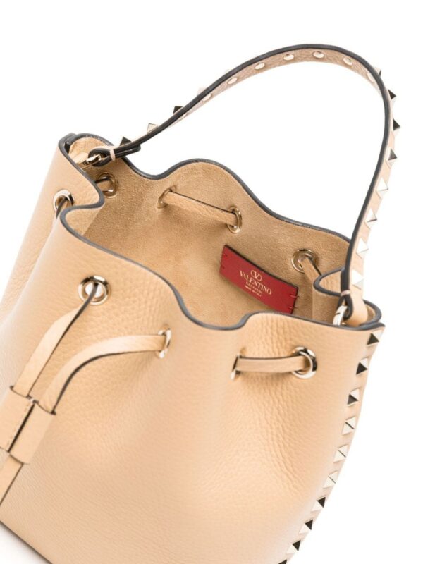 22686879_52748770_1000.jpg Valentino Garavani Rockstud leather bucket bag