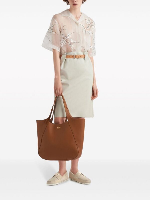 22728553_52708324_1000.jpg Prada large leather tote bag