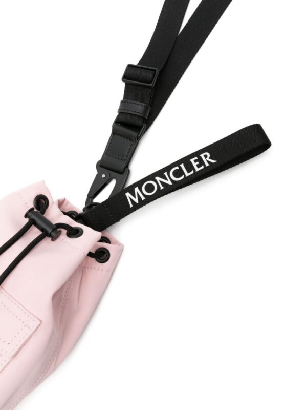 22877412_52976914_1000.jpg Moncler mini logo-appliqué bucket bag