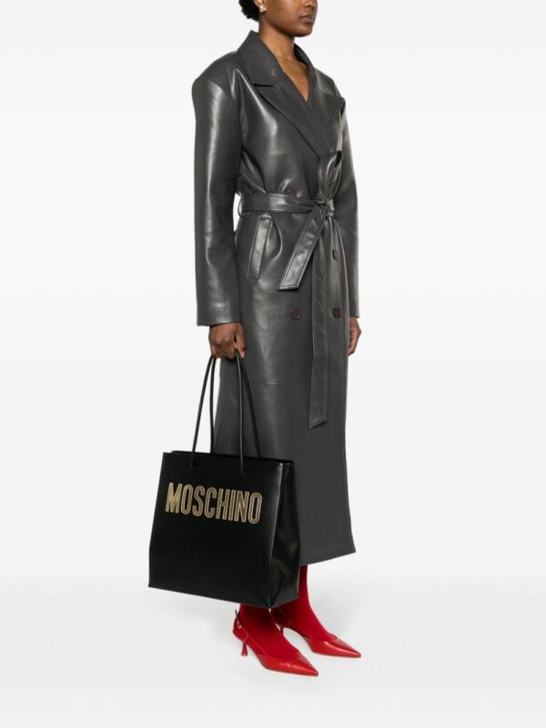 22947713_53193597_1000.jpg Moschino logo-patch leather shoulder bag