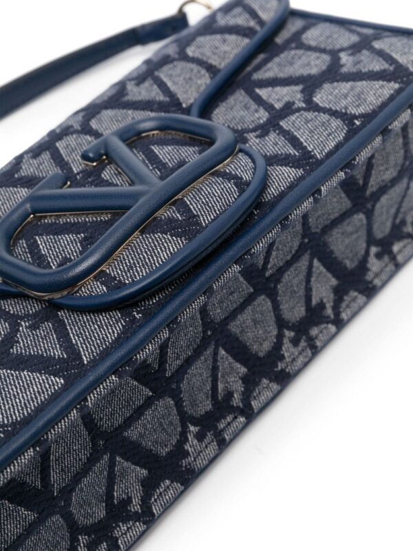 22971095_53244442_1000.jpg Valentino Garavani Locò Toile Iconographe denim shoulder bag