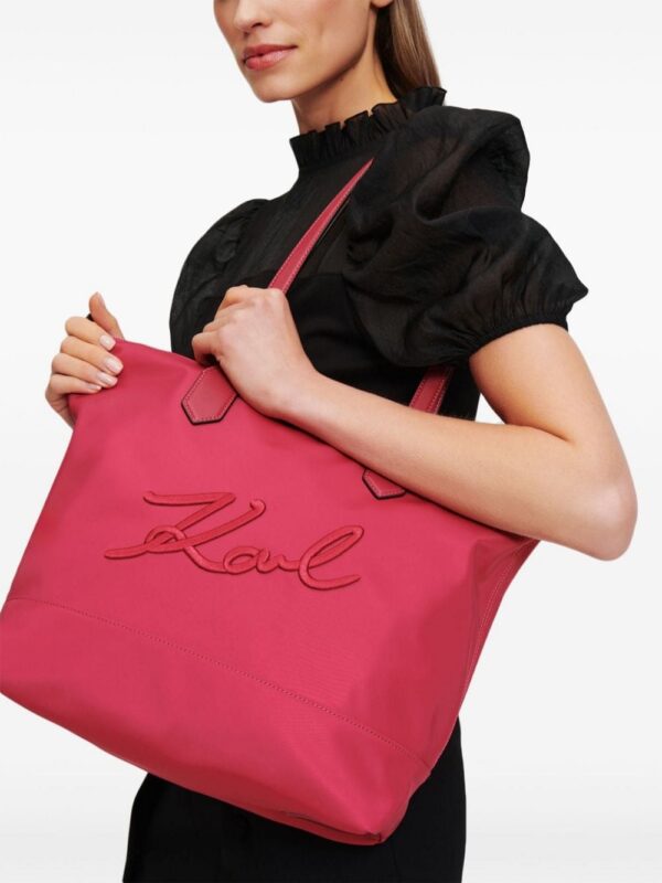 22999643_53447927_1000.jpg Karl Lagerfeld Signature logo-embroidered tote bag