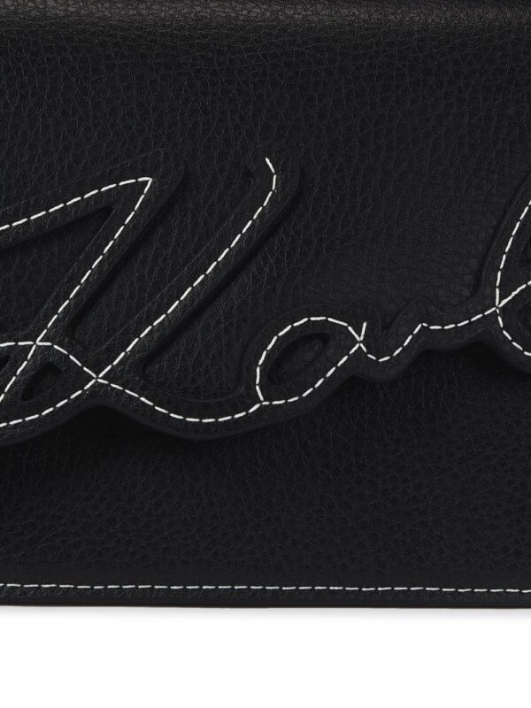 22999657_53447946_1000.jpg Karl Lagerfeld x Amber Valletta Mirum top-handle bag