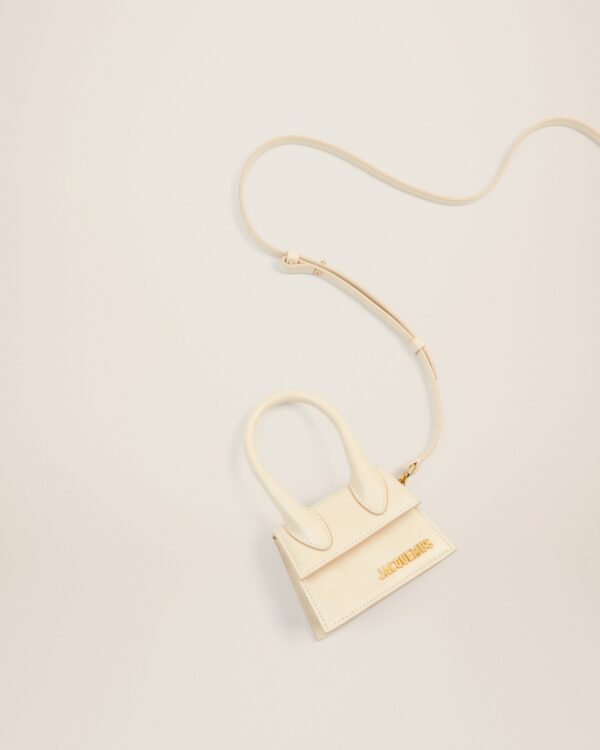 22H213BA001-3065-120_4.jpg Jacquemus Le Chiquito Signature mini handbag.