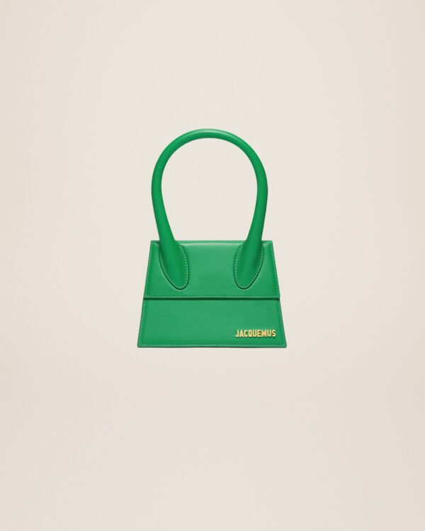 22H213BA002-3037-550_10.jpg Jacquemus Le Chiquito moyen Signature handbag.