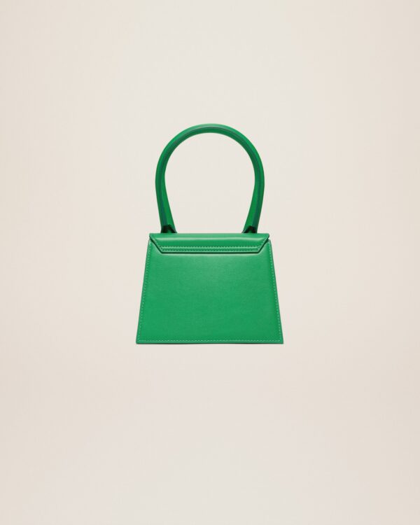 22H213BA002-3037-550_12.jpg Jacquemus Le Chiquito moyen Signature handbag.