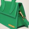 22H213BA002-3037-550_13.jpg Jacquemus Le Chiquito moyen Signature handbag.