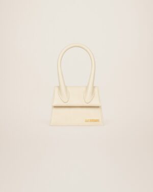 22H213BA002-3065-120_1_main.jpg Jacquemus Le Chiquito moyen Signature handbag.