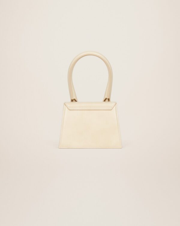 22H213BA002-3065-120_3.jpg Jacquemus Le Chiquito moyen Signature handbag.