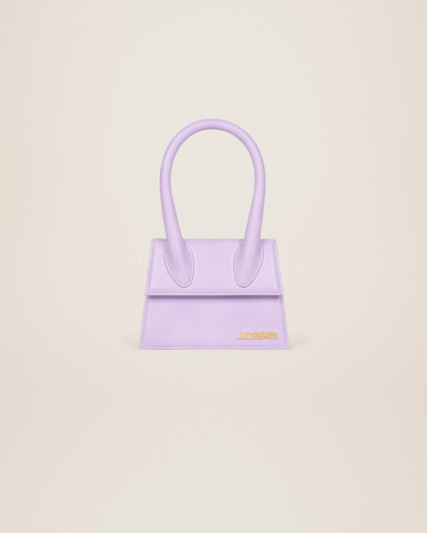 22H213BA002-3065-640_1_main.jpg Jacquemus Le Chiquito moyen Signature handbag.