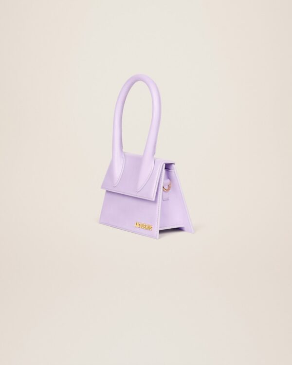 22H213BA002-3065-640_2.jpg Jacquemus Le Chiquito moyen Signature handbag.
