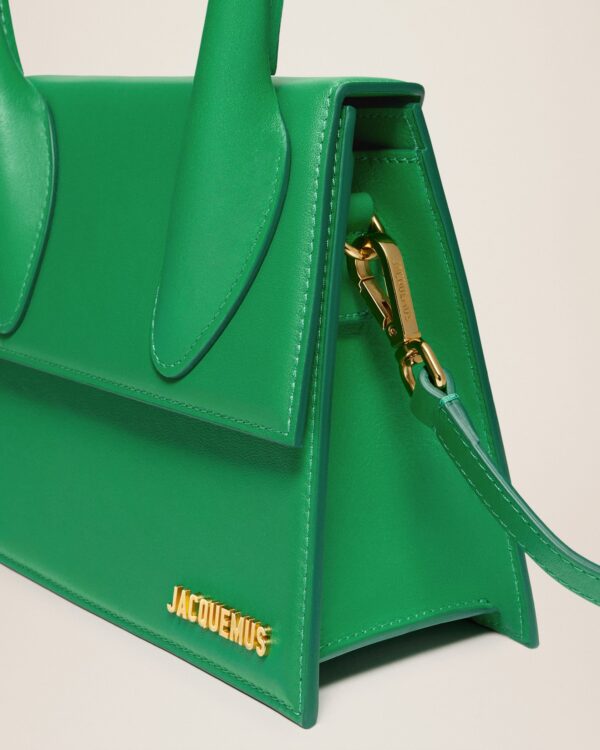 22H213BA003-3037-550_13.jpg Jacquemus Le grand Chiquito Large signature handbag.