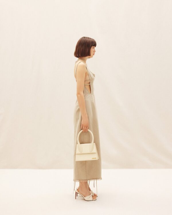 22H213BA003-3065-120_10-scaled-1.jpg Jacquemus Le grand Chiquito Large signature handbag.