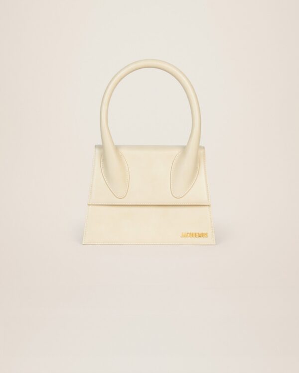 22H213BA003-3065-120_1_main.jpg Jacquemus Le grand Chiquito Large signature handbag.