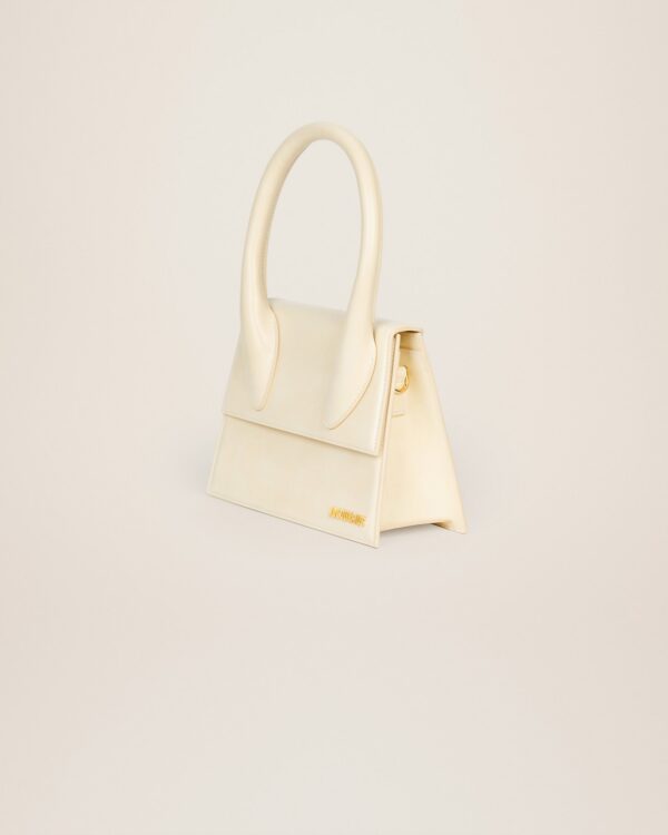 22H213BA003-3065-120_2.jpg Jacquemus Le grand Chiquito Large signature handbag.