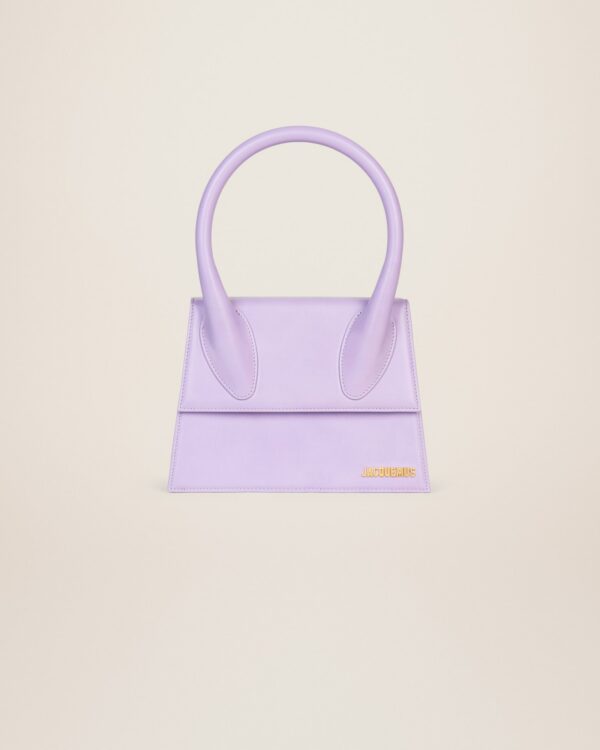 22H213BA003-3065-640_1_main.jpg Jacquemus Le grand Chiquito Large signature handbag.