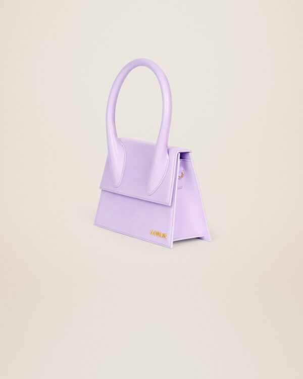22H213BA003-3065-640_2.jpg Jacquemus Le grand Chiquito Large signature handbag.
