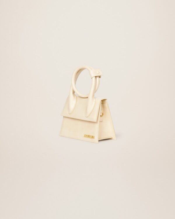 22H213BA005-3065-120_2.jpg Jacquemus Le Chiquito Noeud Coiled handbag.
