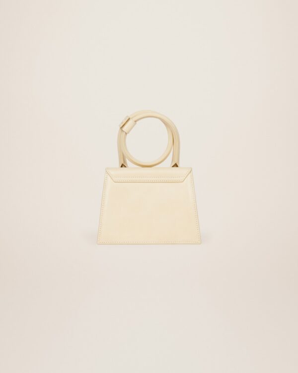 22H213BA005-3065-120_3.jpg Jacquemus Le Chiquito Noeud Coiled handbag.