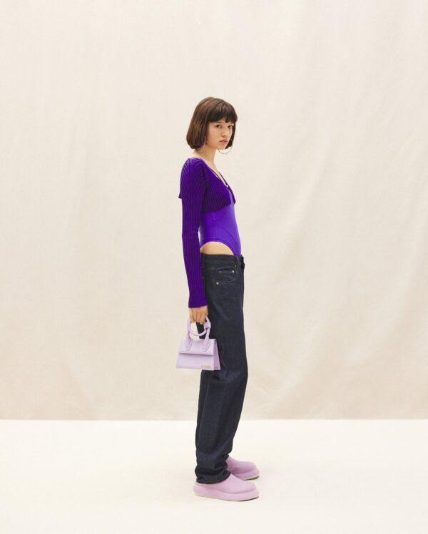 22H213BA005-3065-640_10-scaled-1.jpg Jacquemus Le Chiquito Noeud Coiled handbag.