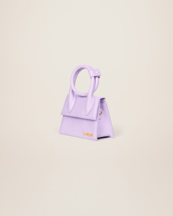 22H213BA005-3065-640_2.jpg Jacquemus Le Chiquito Noeud Coiled handbag.