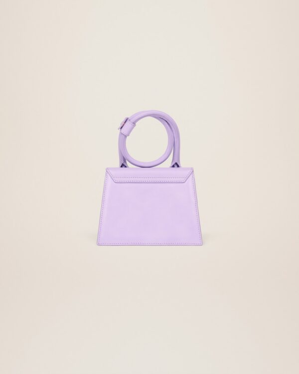 22H213BA005-3065-640_3.jpg Jacquemus Le Chiquito Noeud Coiled handbag.