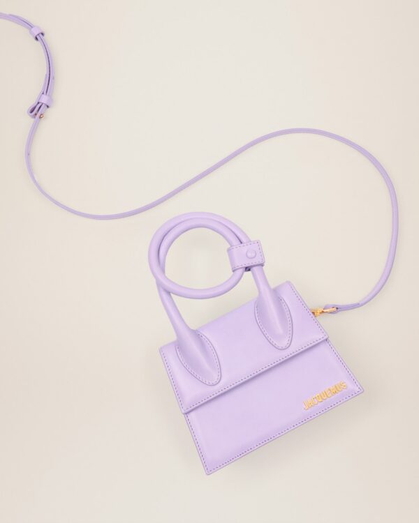 22H213BA005-3065-640_4.jpg Jacquemus Le Chiquito Noeud Coiled handbag.