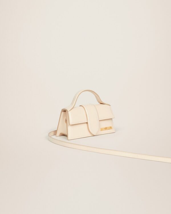 22H213BA006-3060-120_2.jpg Jacquemus Le Bambino Mini flap bag.