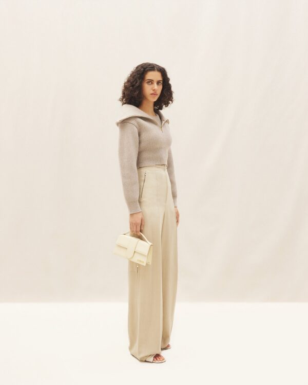 22H213BA007-3060-120_10-scaled-1.jpg Jacquemus Le grand Bambino Crossbody flap bag.