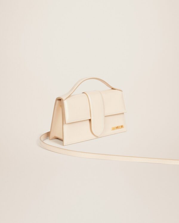 22H213BA007-3060-120_2.jpg Jacquemus Le grand Bambino Crossbody flap bag.