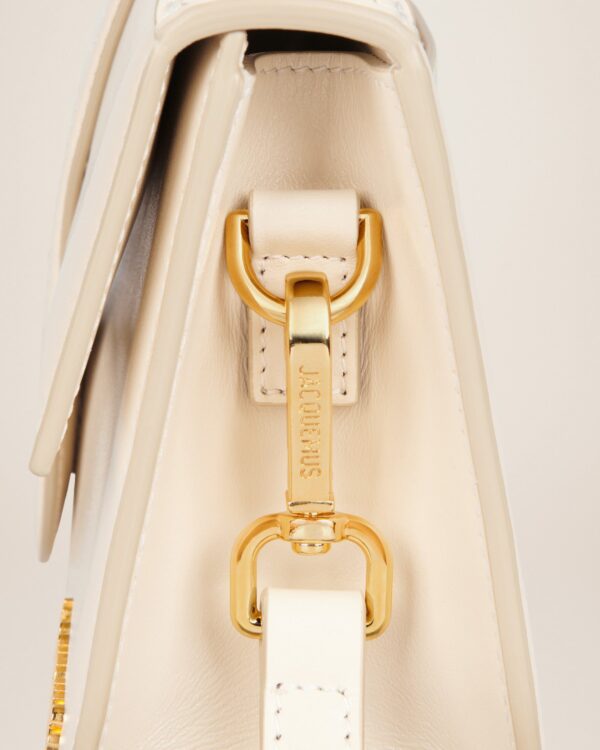 22H213BA007-3060-120_5.jpg Jacquemus Le grand Bambino Crossbody flap bag.