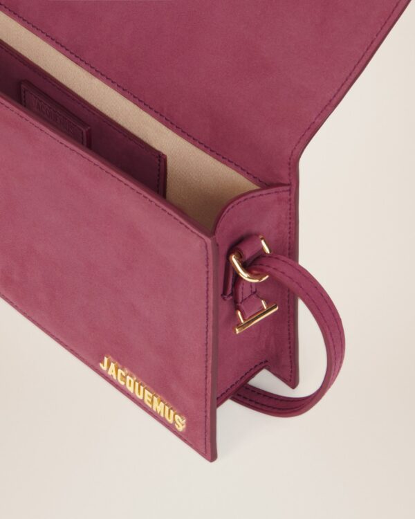 22H221BA013-3066-490_4.jpg Jacquemus Le Bambino long Long flap bag.