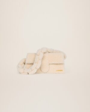 22H223BA027-3095-120_1.jpg Jacquemus e Bambidou Shearling flap bag.