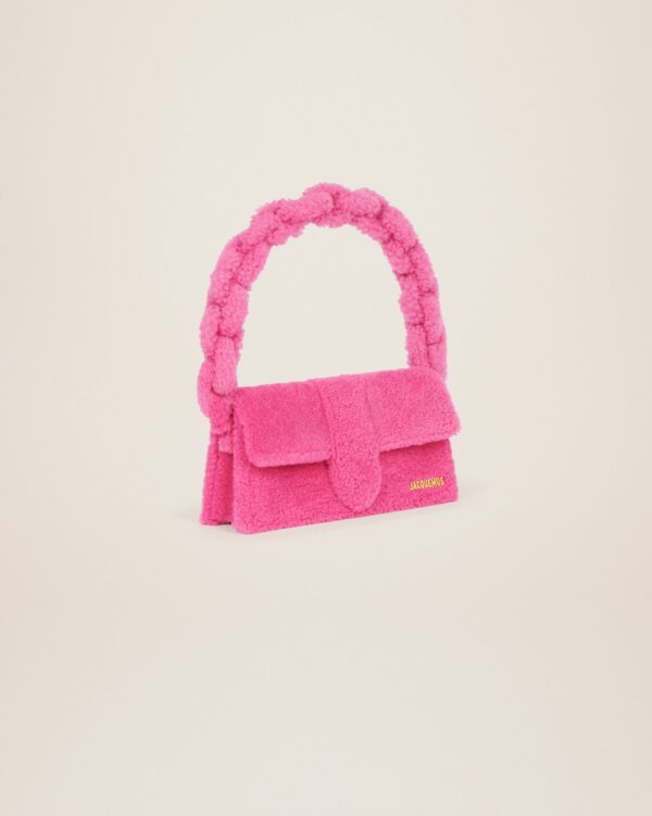 22H223BA027-3095-430_3.jpg Jacquemus Le Bambidou Shearling flap bag.