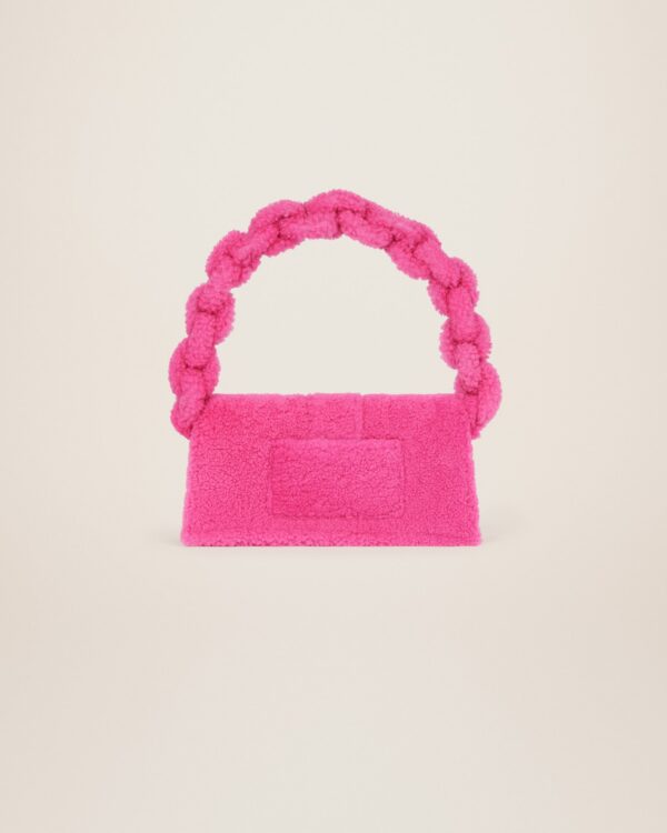 22H223BA027-3095-430_4.jpg Jacquemus Le Bambidou Shearling flap bag.