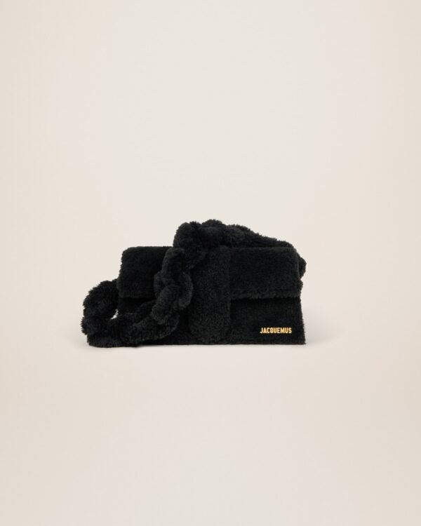 22H223BA027-3095-990_1_main.jpg Jacquemus Le Bambidou Shearling flap bag.