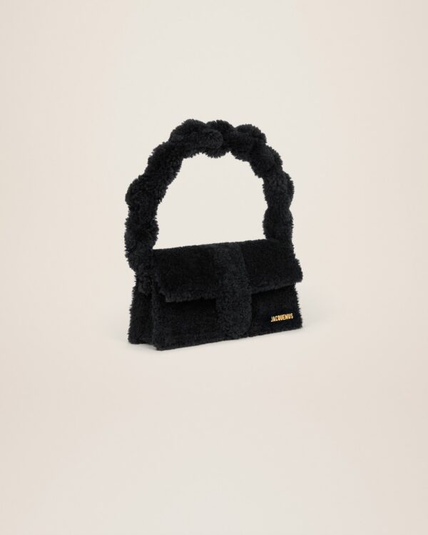 22H223BA027-3095-990_3.jpg Jacquemus Le Bambidou Shearling flap bag.