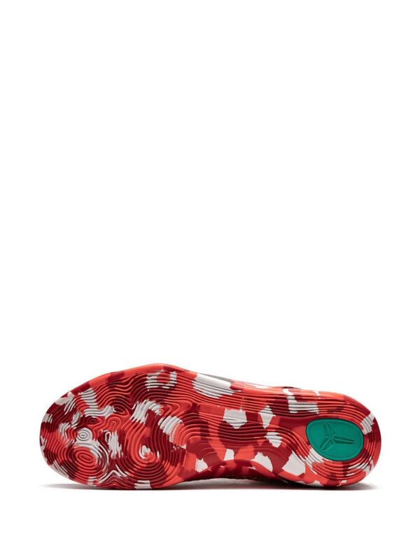 14147538_18767662_1000-1.jpg Nike Kobe 9 Elite "Christmas" sneakers