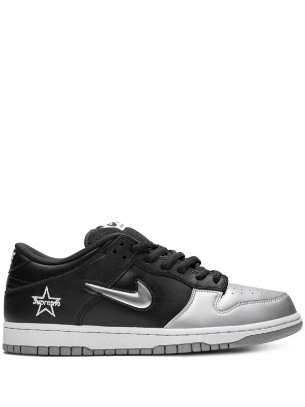 14531742_21850930_1000-1.jpg Nike x Supreme SB Dunk Low sneakers