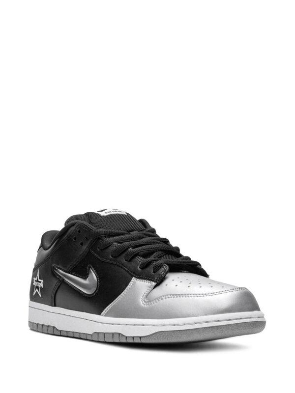 14531742_21850935_1000-1.jpg Nike x Supreme SB Dunk Low sneakers