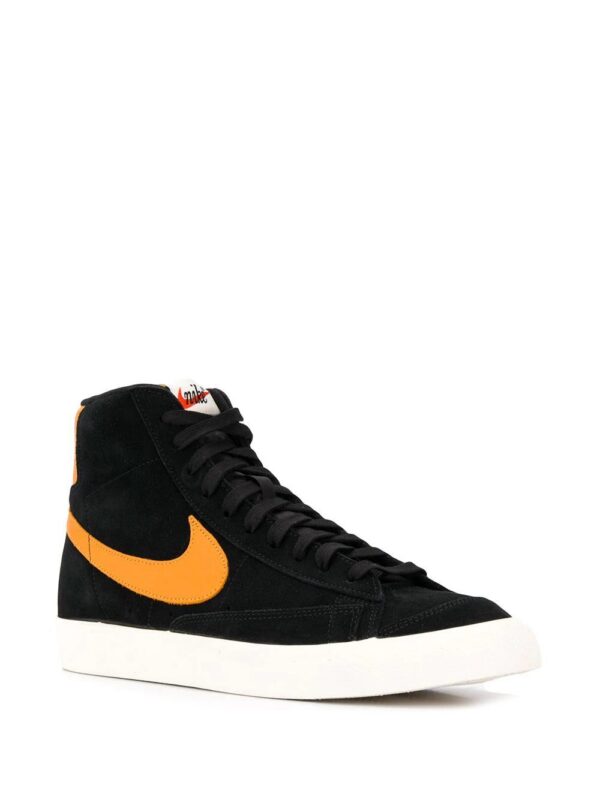 14536574_22185646_1000.jpg Nike high-top sneakers