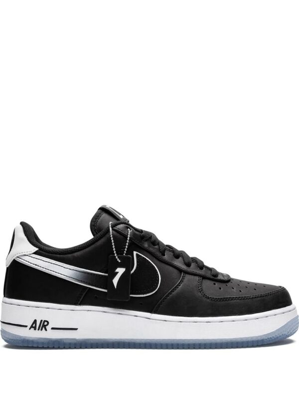 14882139_24422335_1000-1.jpg Nike x Colin Kaepernick Air Force 1 '07 QS sneakers