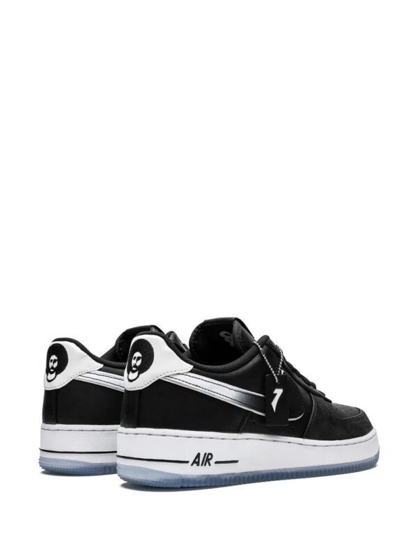 14882139_24422337_1000-1.jpg Nike x Colin Kaepernick Air Force 1 '07 QS sneakers