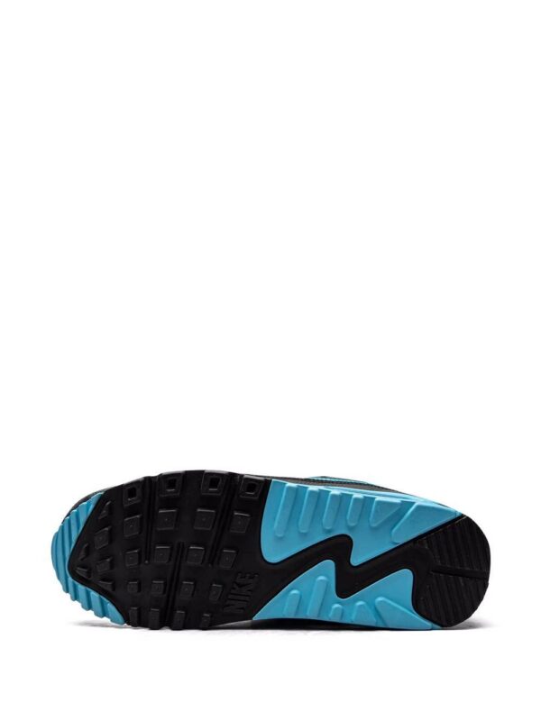 14933792_37162897_1000-1.jpg Nike x Undefeated Air Max 90 sneakers