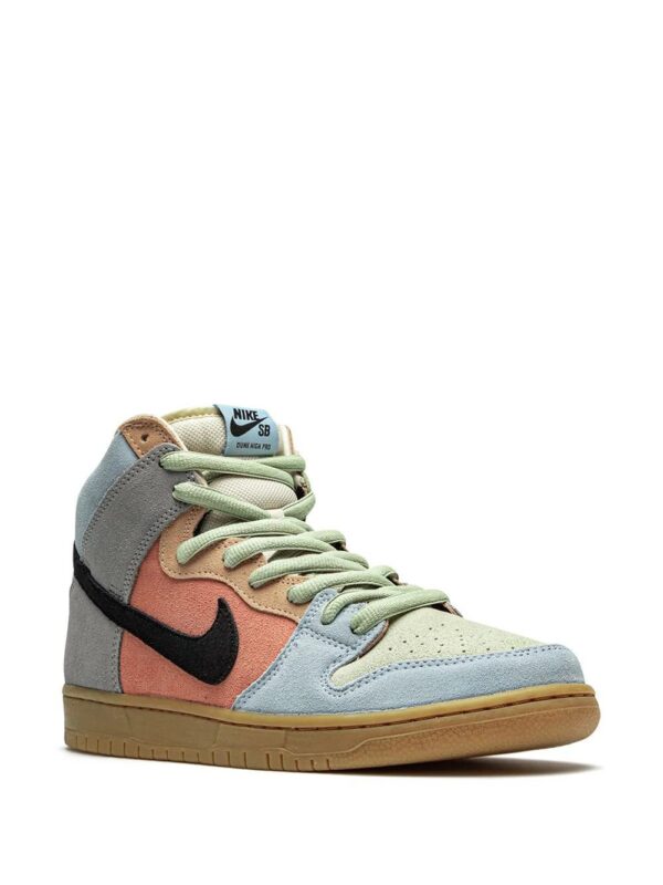 15271996_26461573_1000-1.jpg Nike SB Dunk High sneakers