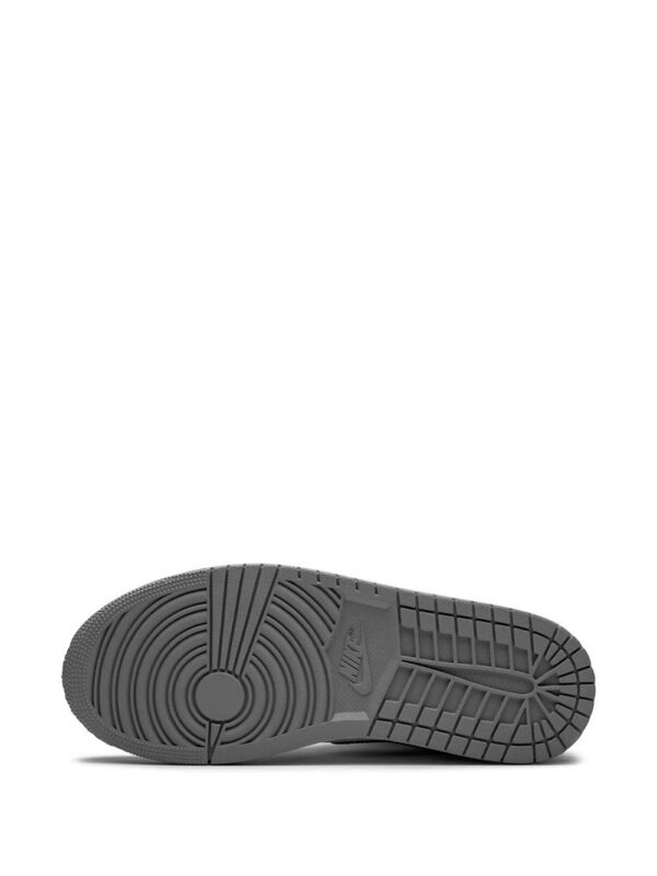 15531282_29624533_1000_a0006b58-a51b-44e8-bf1d-e5542c5aaa6d-1.jpg Jordan Air Jordan 1 Mid "Light Smoke Grey" sneakers