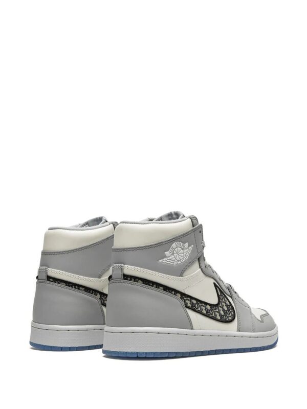 15624504_28291156_1000.jpg Jordan x Dior Air Jordan 1 High sneakers