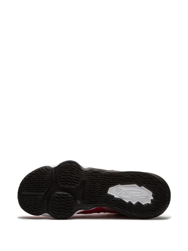 15750387_29860758_1000-1.jpg Nike Lebron 17 sneakers